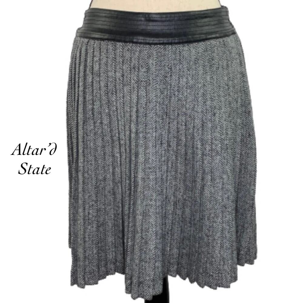 Altar'd State Gray Herringbone Pattern Pleated Fa… - image 1